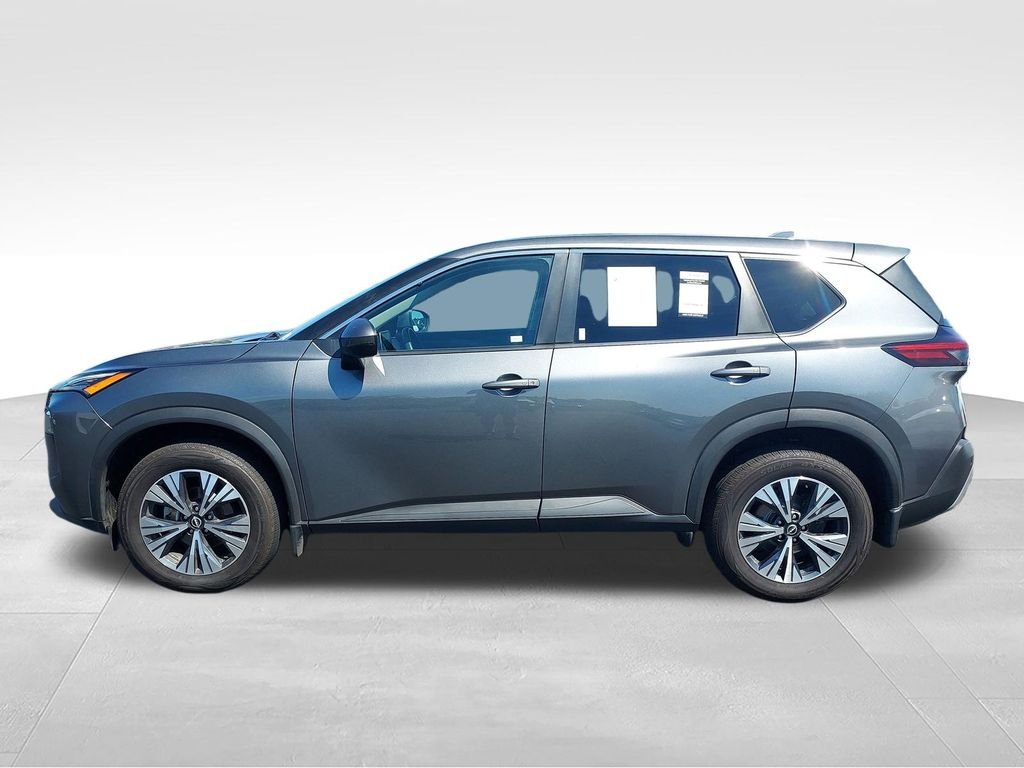 Used 2022 Gray Nissan SV image 2