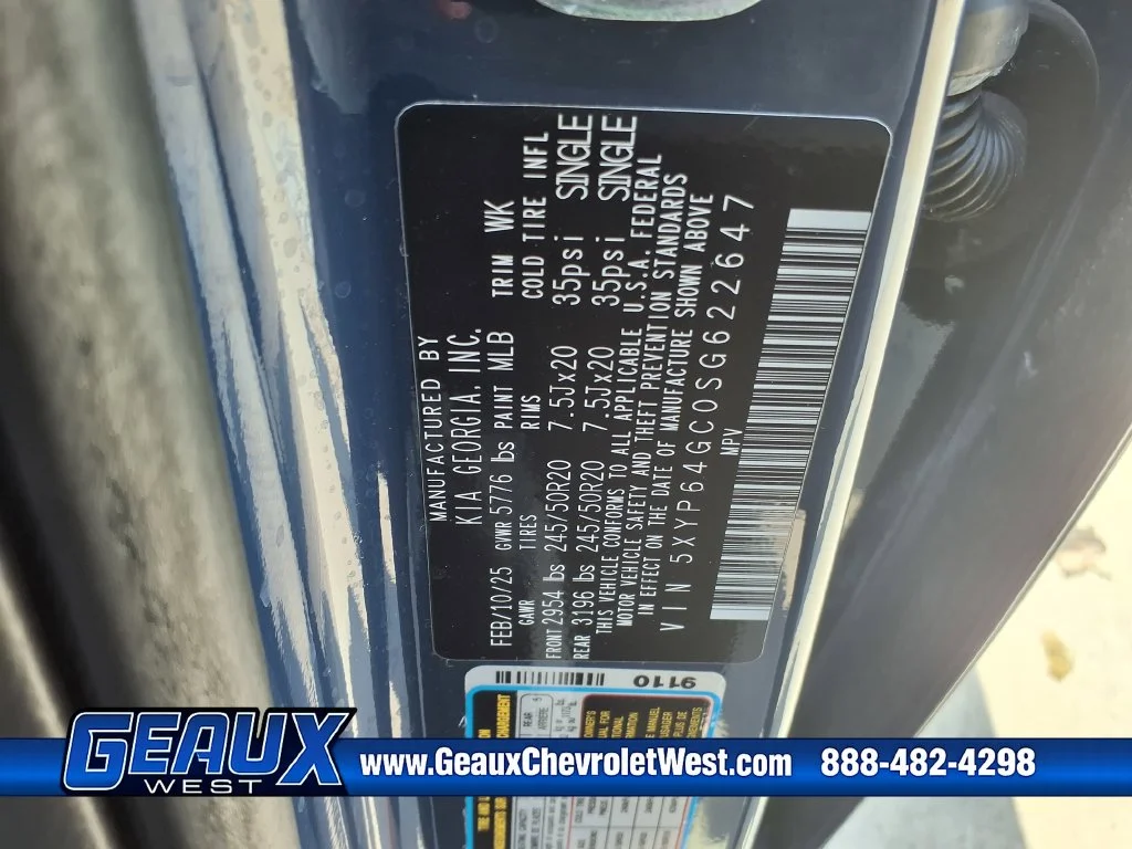 Used 2025 Black Kia S image 36
