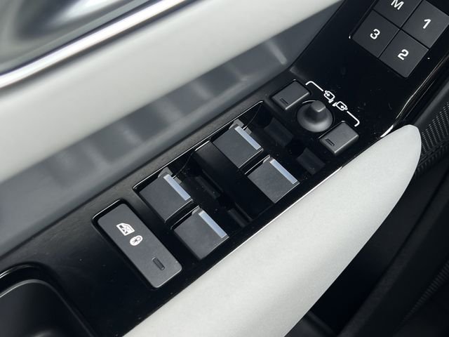 Used 2025 Fuji White Land Rover S image 21