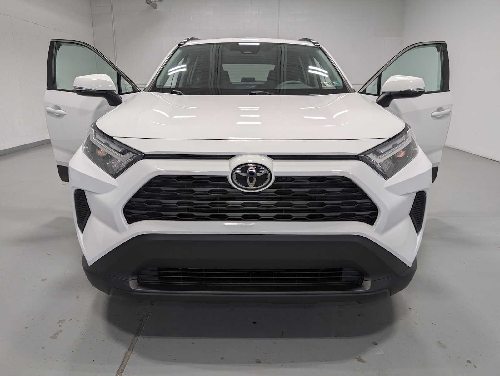 Used 2023 Ice Cap Toyota XLE image 15