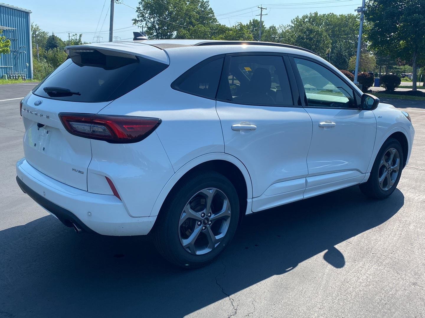 Used 2023 Star White Metallic Tri-Coat Ford ST-Line image 10