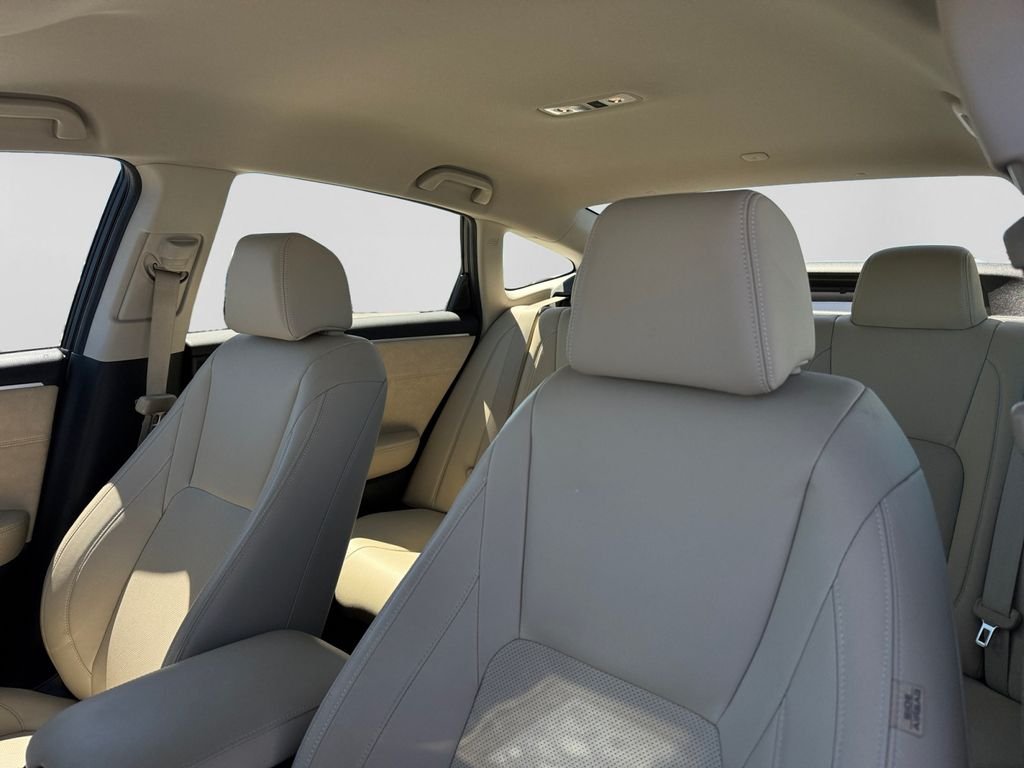 Used 2018 Platinum White Pearl Honda Touring image 16