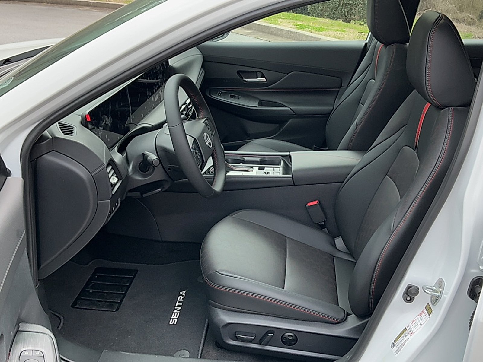 New 2026 Aspen White Tricoat Nissan SR image 13