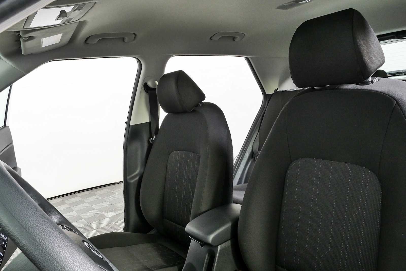 Used 2023 Lunar White Hyundai SE image 7