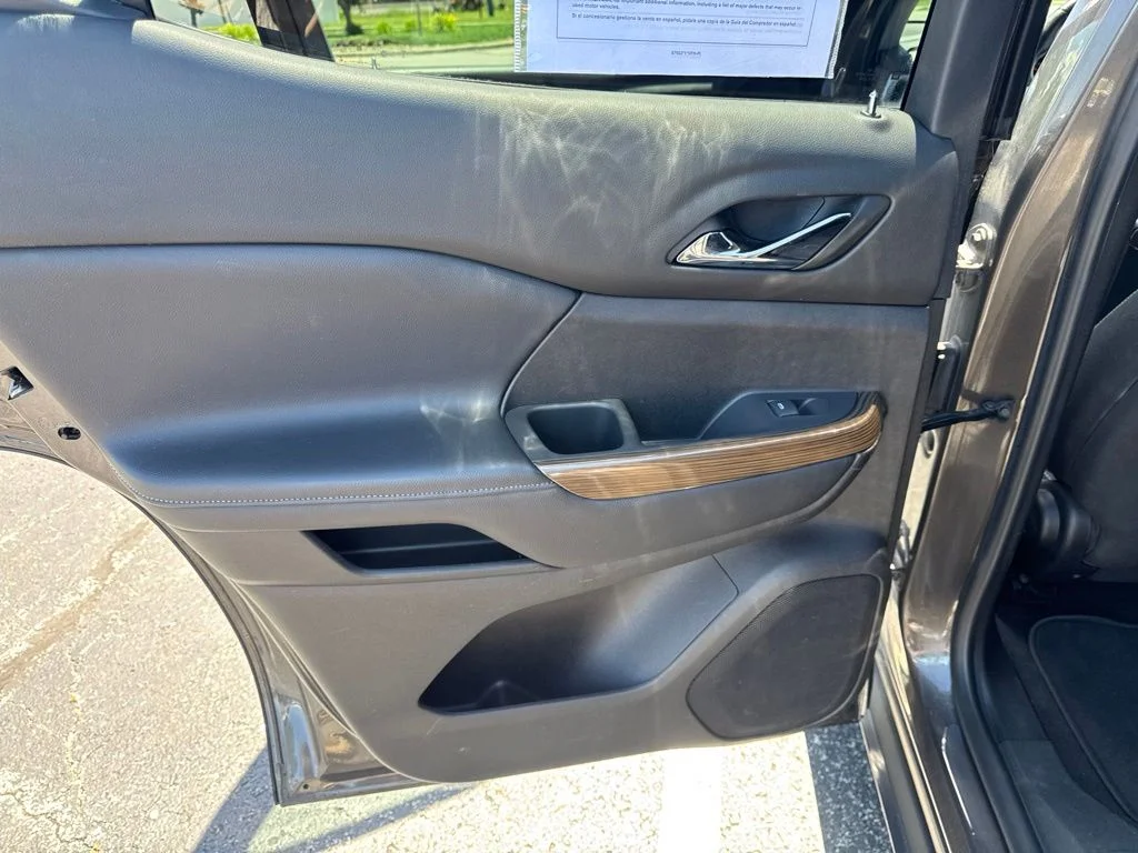 Used 2019 Gray GMC SLE-1 image 30