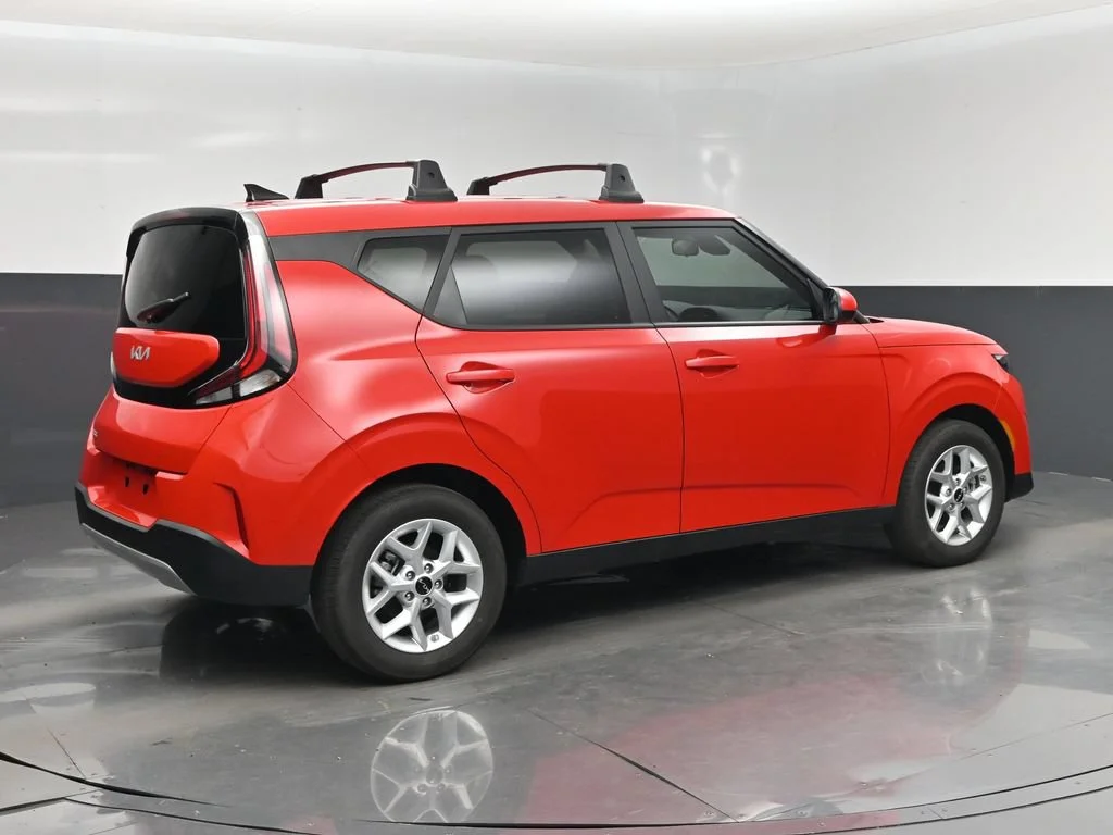Used 2025 Red Kia LX image 3
