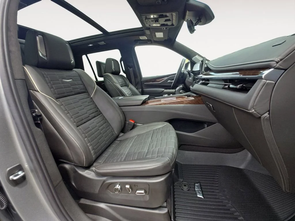 Used 2023 Argent Silver Metallic Cadillac Sport Platinum image 15