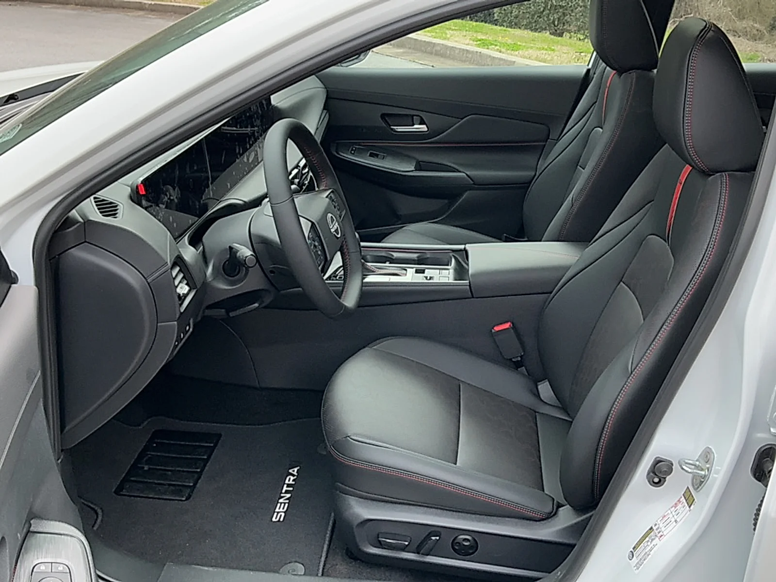New 2026 Aspen White Tricoat Nissan SR image 13