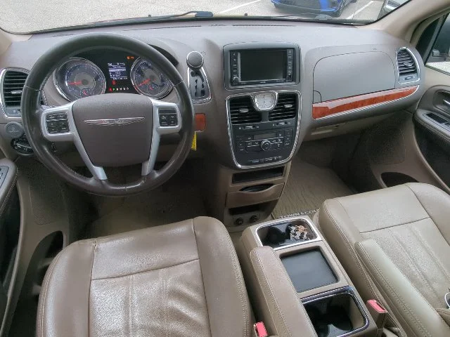 Used 2013 Red Chrysler Touring image 15