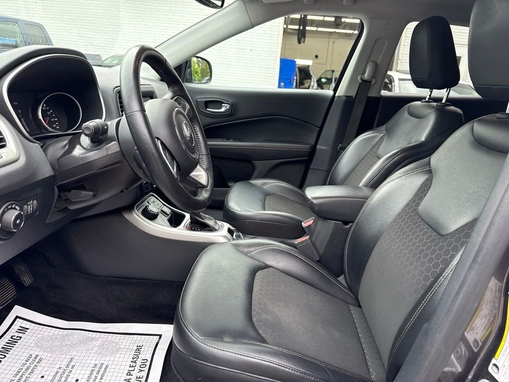 Used 2018 Gray Jeep Latitude image 9