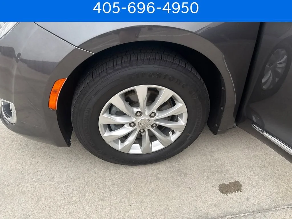 Pre-Owned 2018 Chrysler Pacifica Touring L