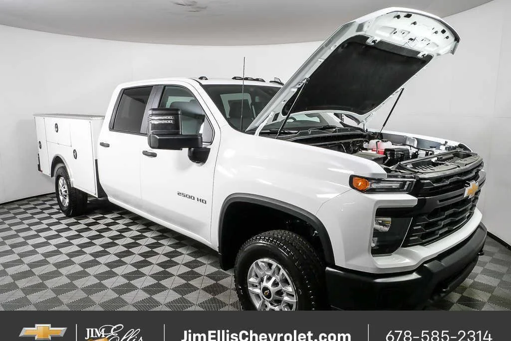 New 2026 Summit White Chevrolet WT image 27