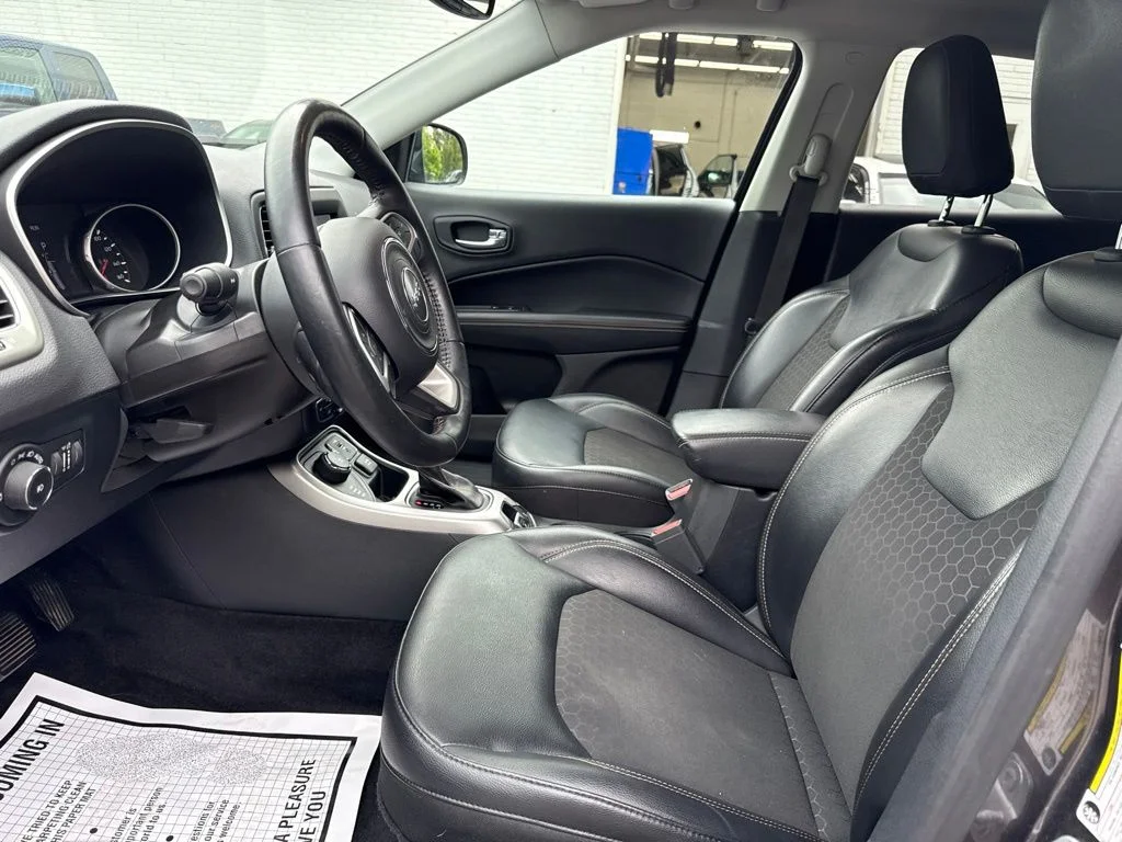 Used 2018 Gray Jeep Latitude image 9
