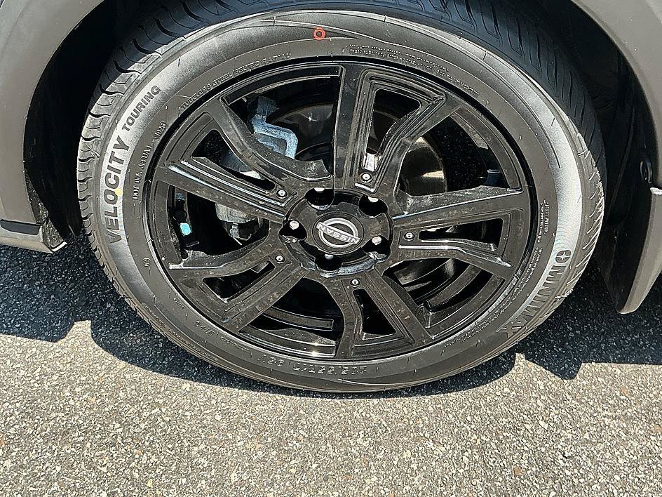 Used 2022 Gray/Super Black Nissan SV image 9