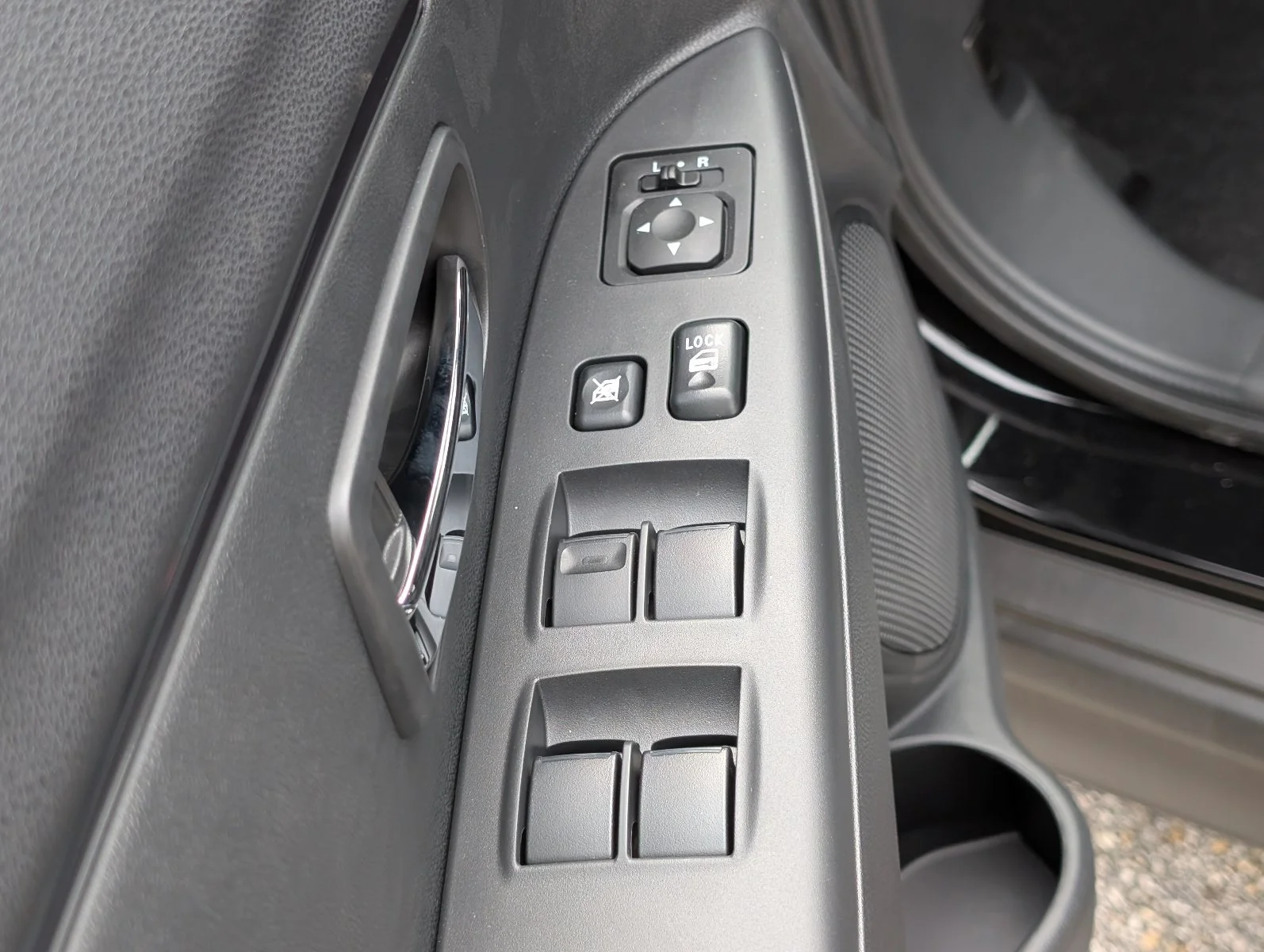 New 2027 Black Mitsubishi 2.0 ES image 16