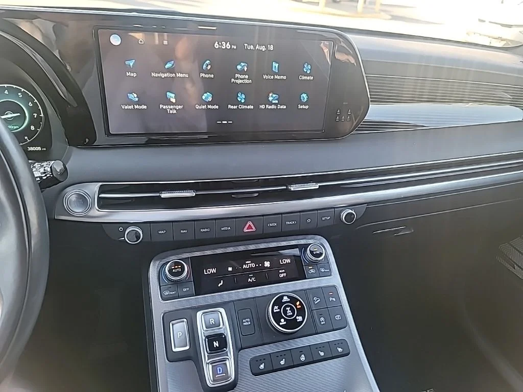 Used 2023 White Hyundai Calligraphy image 18