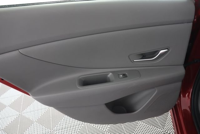 Used 2025 Red Hyundai SEL Convenience image 27