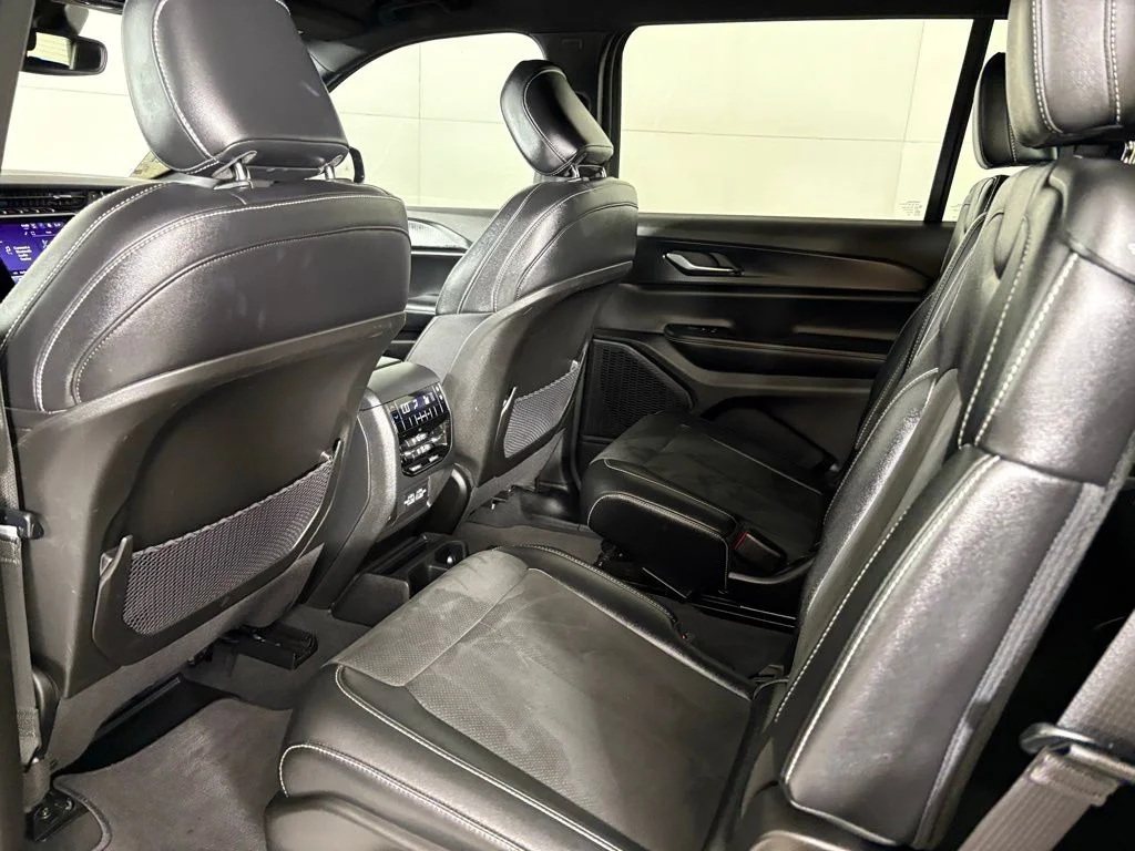 Used 2023 Black Jeep Altitude image 36