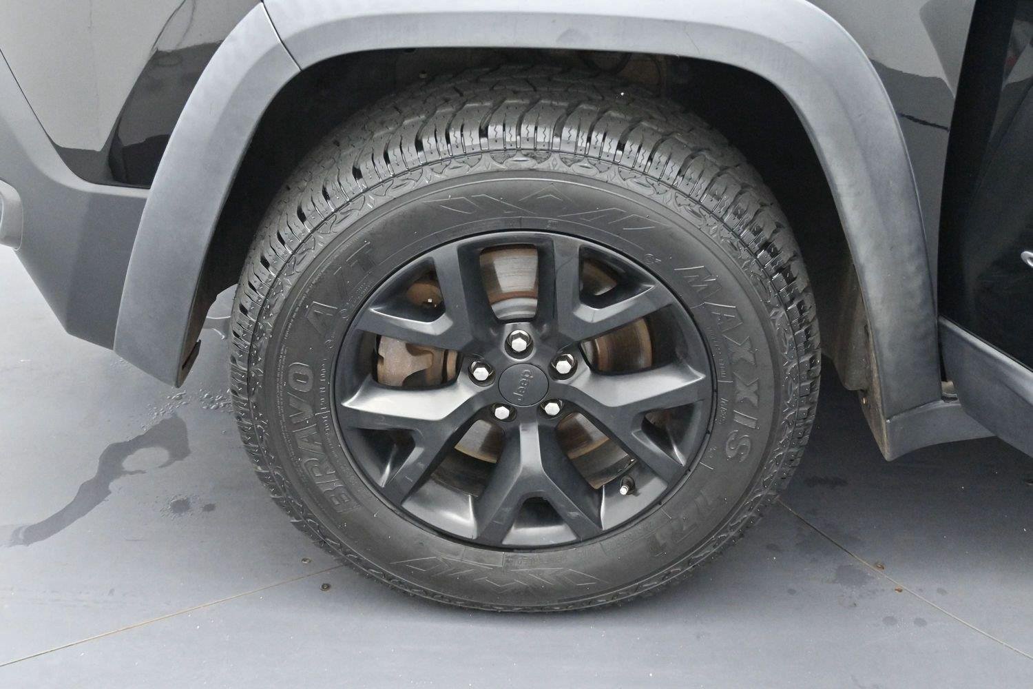 Used 2018 Diamond Black Crystal Pearlcoat Jeep Trailhawk image 29