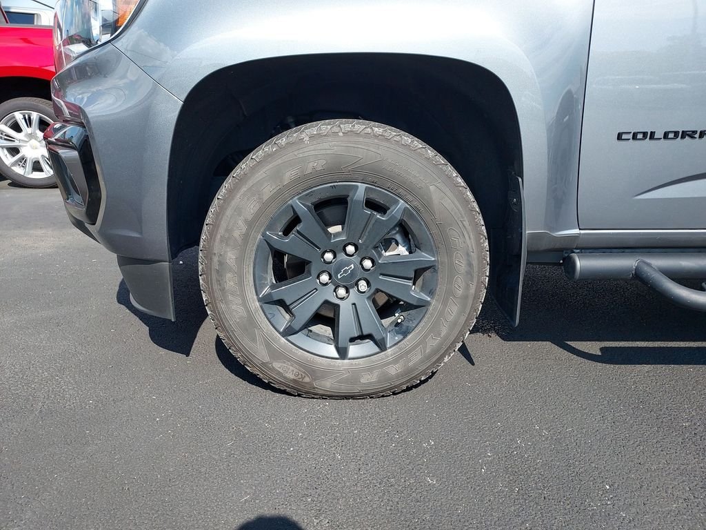 Used 2022 Gray Chevrolet Z71 image 10
