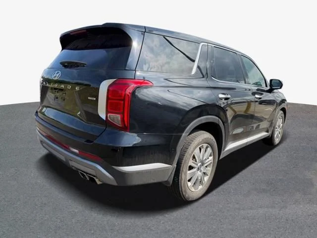 Used 2025 Black Hyundai SE image 3