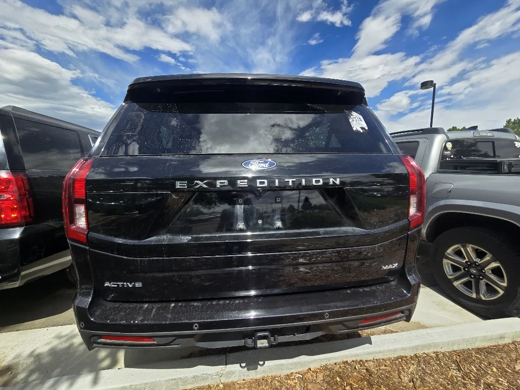 Used 2025 Agate Black Metallic Ford Active image 3