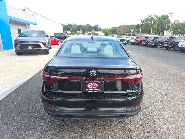 Used 2025 Black Volkswagen 1.5T SE image 4