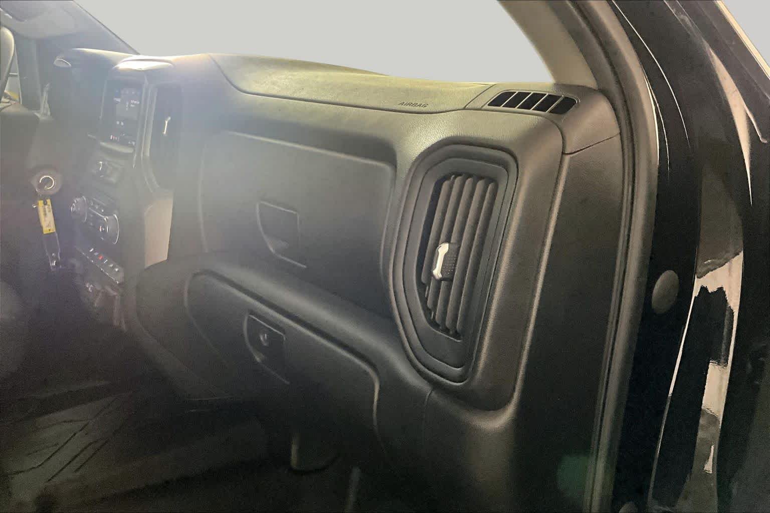 Used 2022 Black Chevrolet Custom image 17