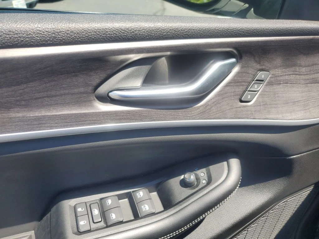 Used 2023 White Jeep Limited image 21