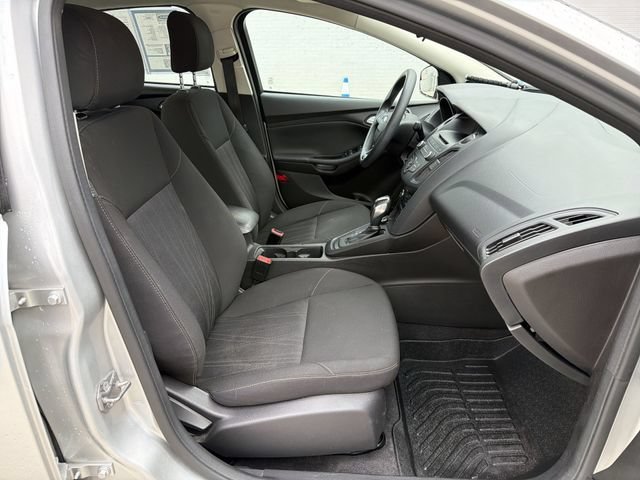 Used 2016  Ford SE image 25