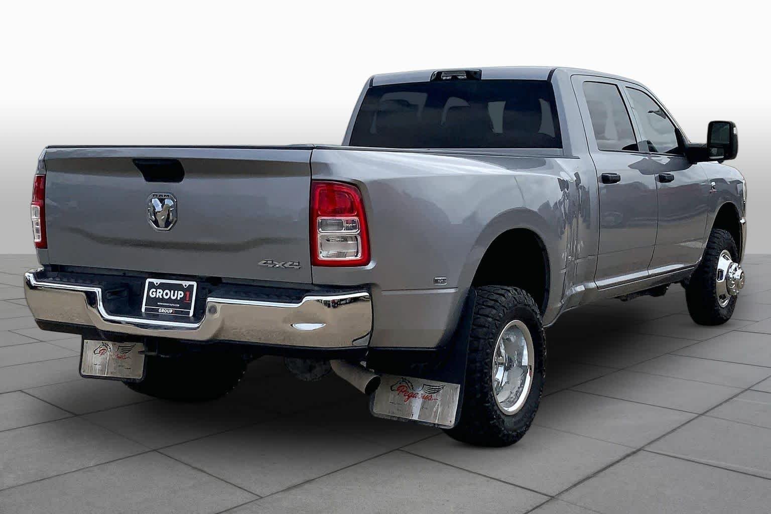 Used 2023 Billet Silver Metallic Clearcoat Ram Tradesman image 13