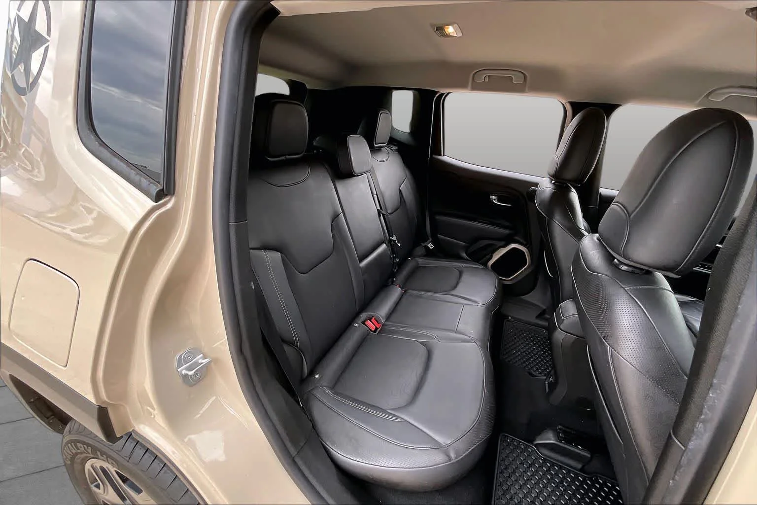 Used 2017 Mojave Sand Jeep Deserthawk image 19