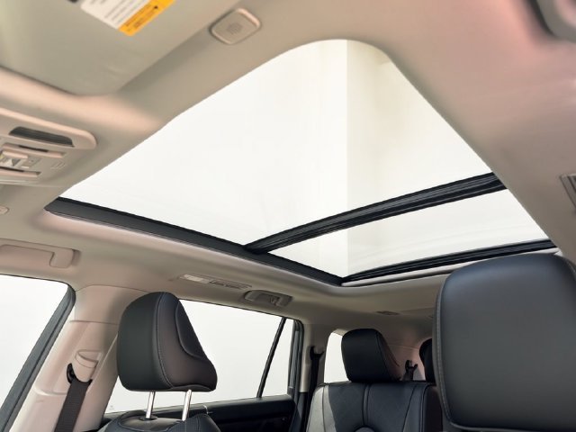 Certified Used 2023  Toyota Platinum image 27