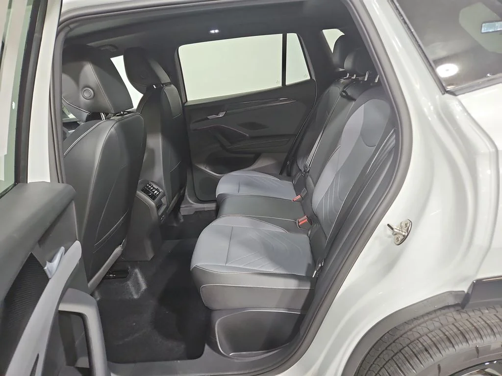 New 2026 White Volkswagen 2.0T SE R-Line Black image 23