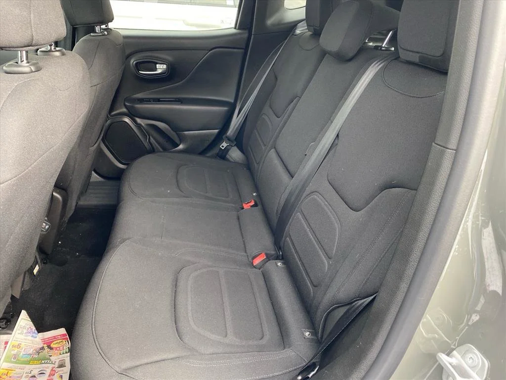 Used 2022 Sting-Gray Clearcoat Jeep Latitude image 15
