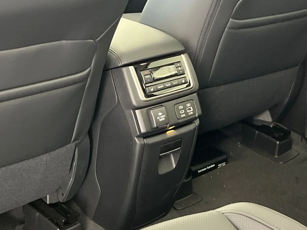 New 2026 ICE SILVER METALLIC Subaru Onyx Edition Touring 7-Passenger image 38