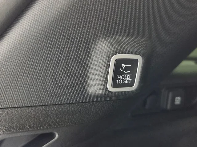 Used 2023 Red Jeep Summit Reserve image 13