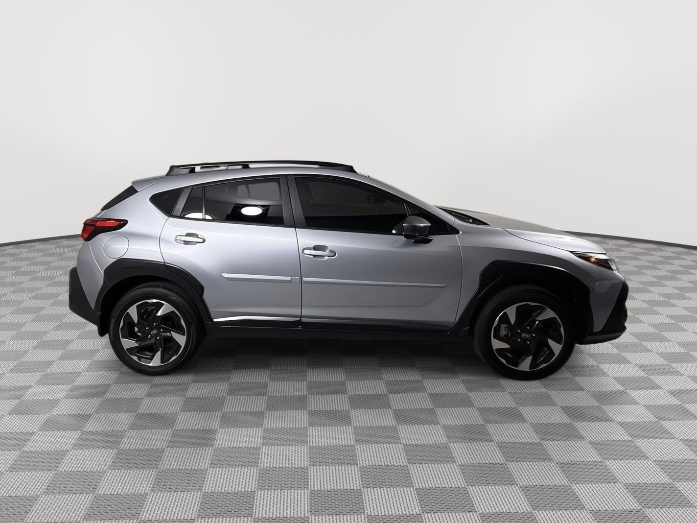 Used 2025 Ice Silver Metallic Subaru Limited image 14