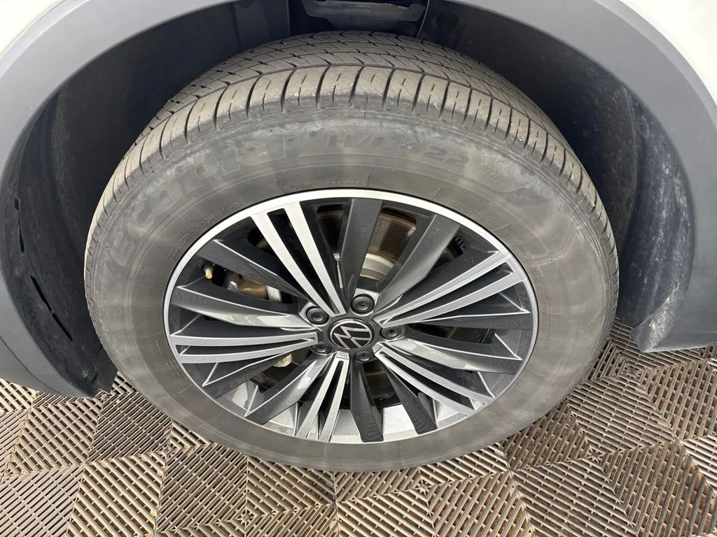 Used 2024 Gray Volkswagen 2.0T Wolfsburg Edition image 30