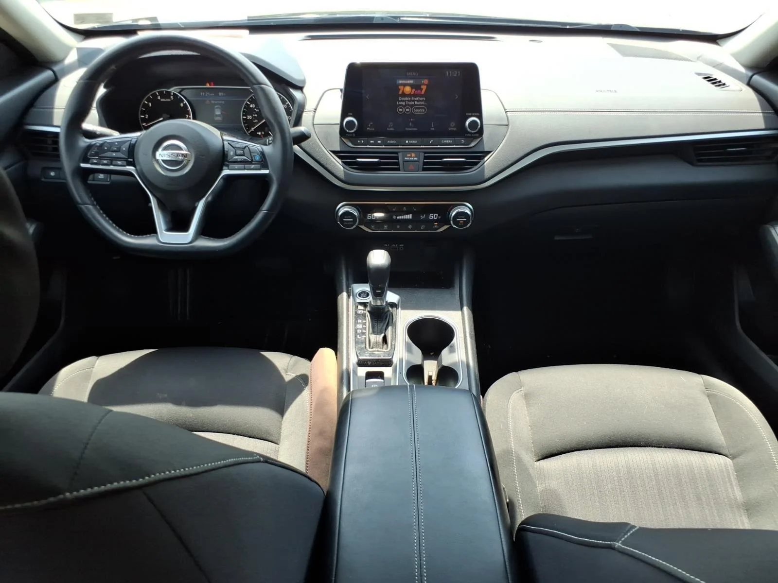 Used 2019 Super Black Nissan 2.5 SV image 23