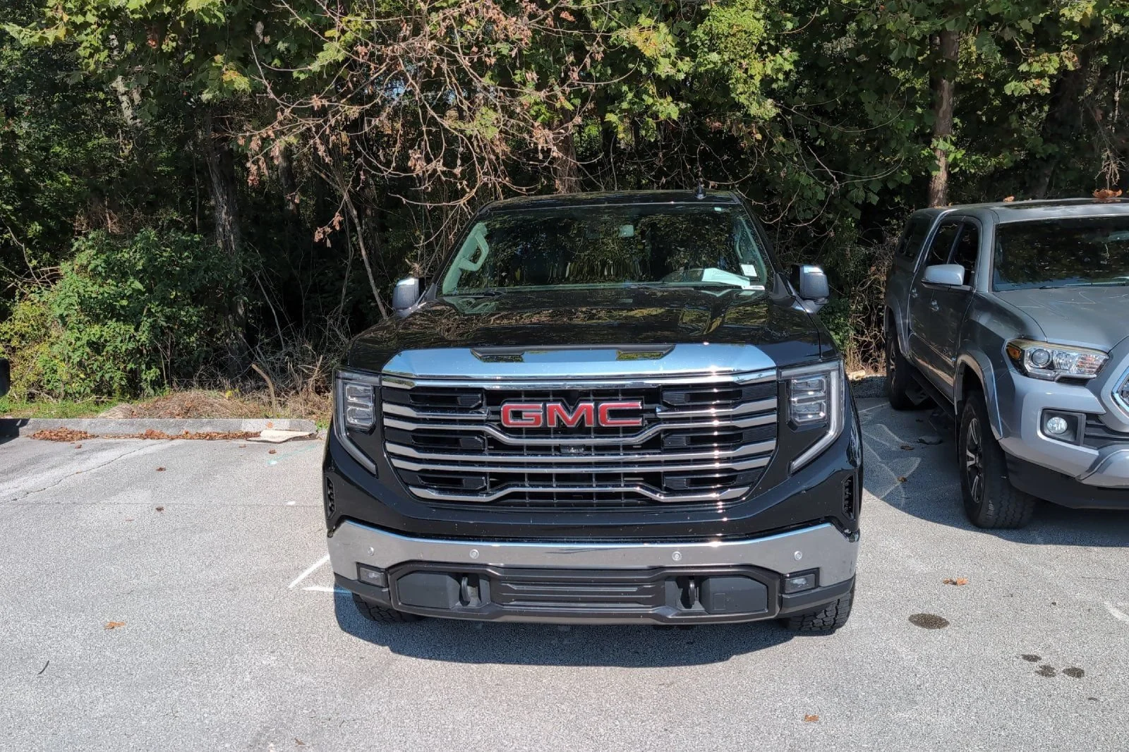 Used 2024 Onyx Black GMC SLT image 9
