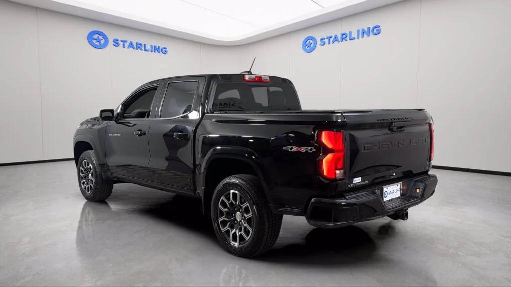 Used 2023 BLACK Chevrolet 4WD LT image 5