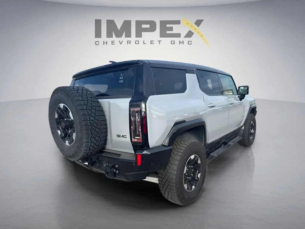 Used 2024 Meteorite Metallic (Grey) GMC 2X image 5
