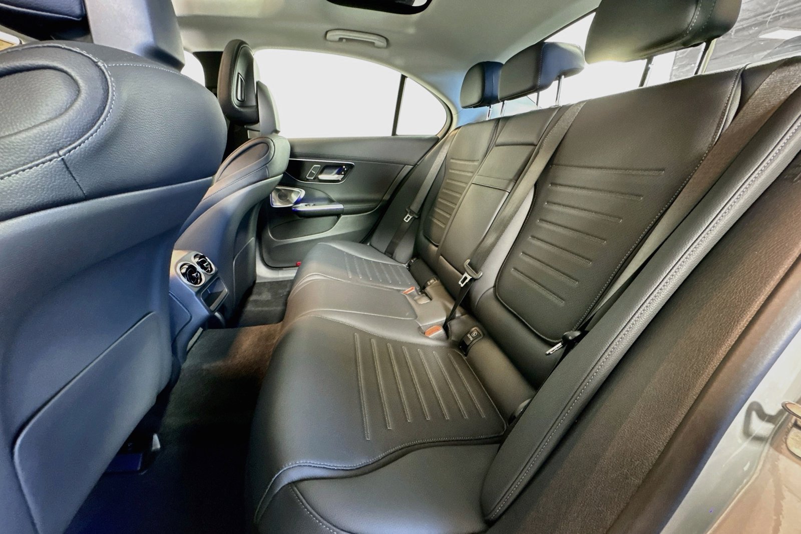 New 2026 Manufaktur Alpine Grey Mercedes-Benz C 300 image 22