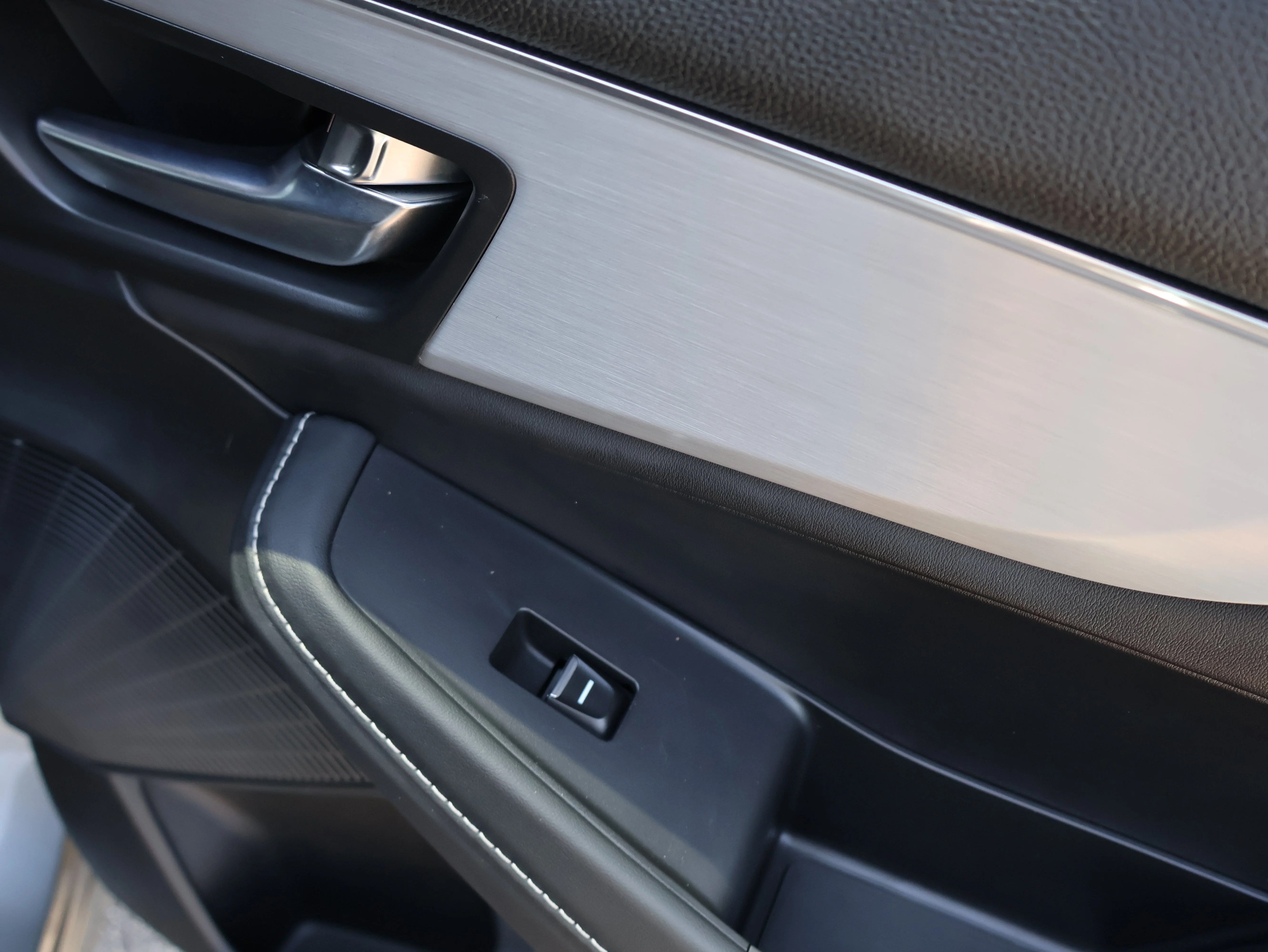 Used 2023 Liquid Carbon Metallic Acura w/Technology Package image 18