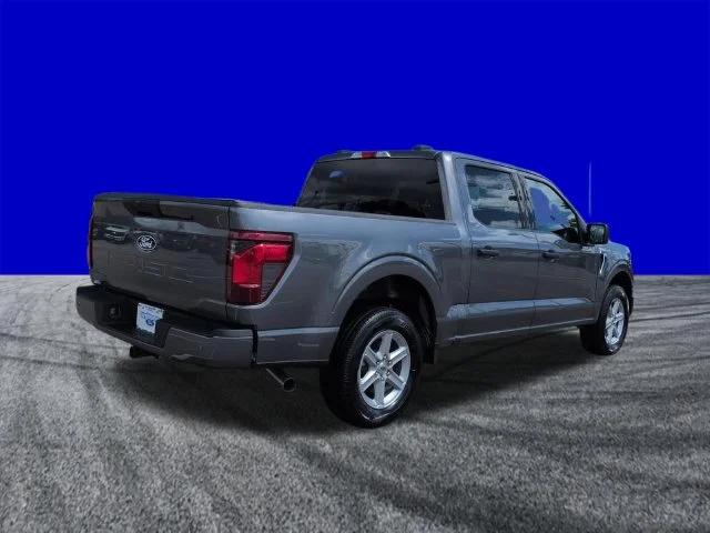 New 2026 Carbonized Gray Metallic Ford XLT image 4