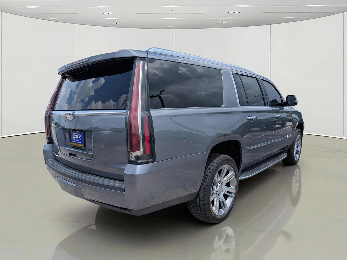 Used 2018 Gray Cadillac Luxury image 6