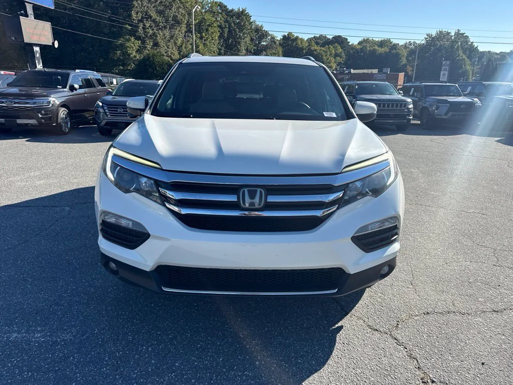 Used 2017  Honda Touring image 8