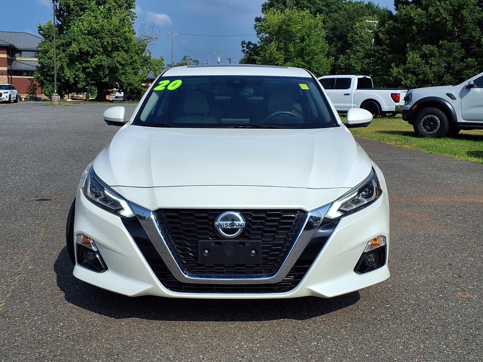 Used 2020 Pearl White Tricoat Nissan 2.0 Platinum image 10