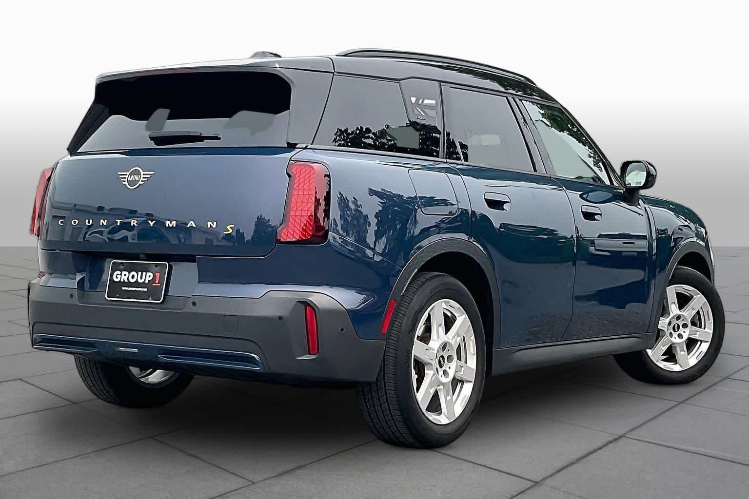 Used 2025 Indigo Sunset Blue Metallic MINI SE image 11